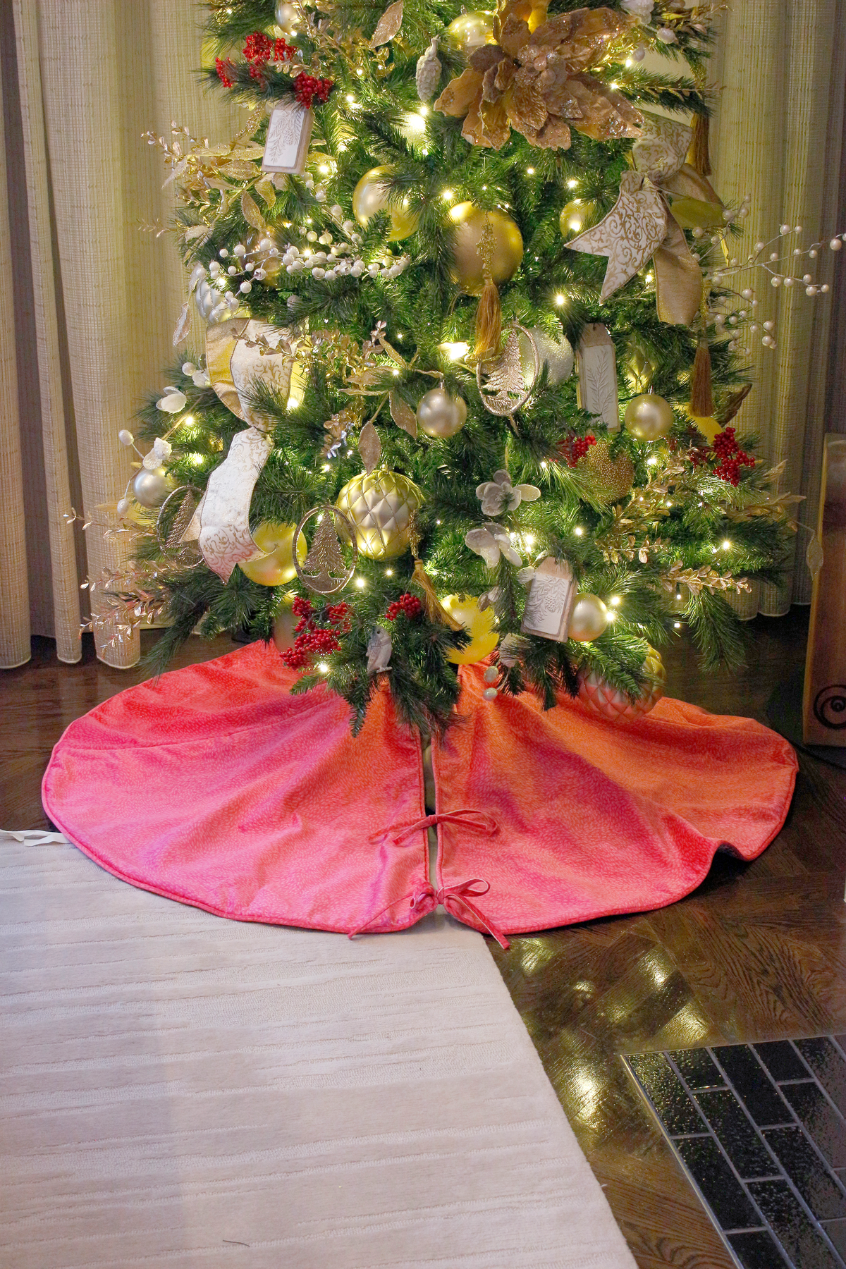 Sugarplum Dream Tree Skirt | Reversible Green & Pink Pattern